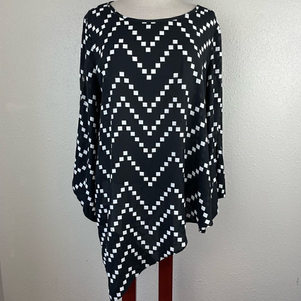 Chicos Black and White Tunic Top Size 2 EUC